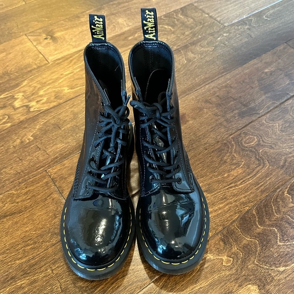 DR. MARTENS WOMEN’ lS 1460 W PATENT LEATHER BOOTS| SIZE 9| EXCELLENT CONDITION - Picture 2 of 9